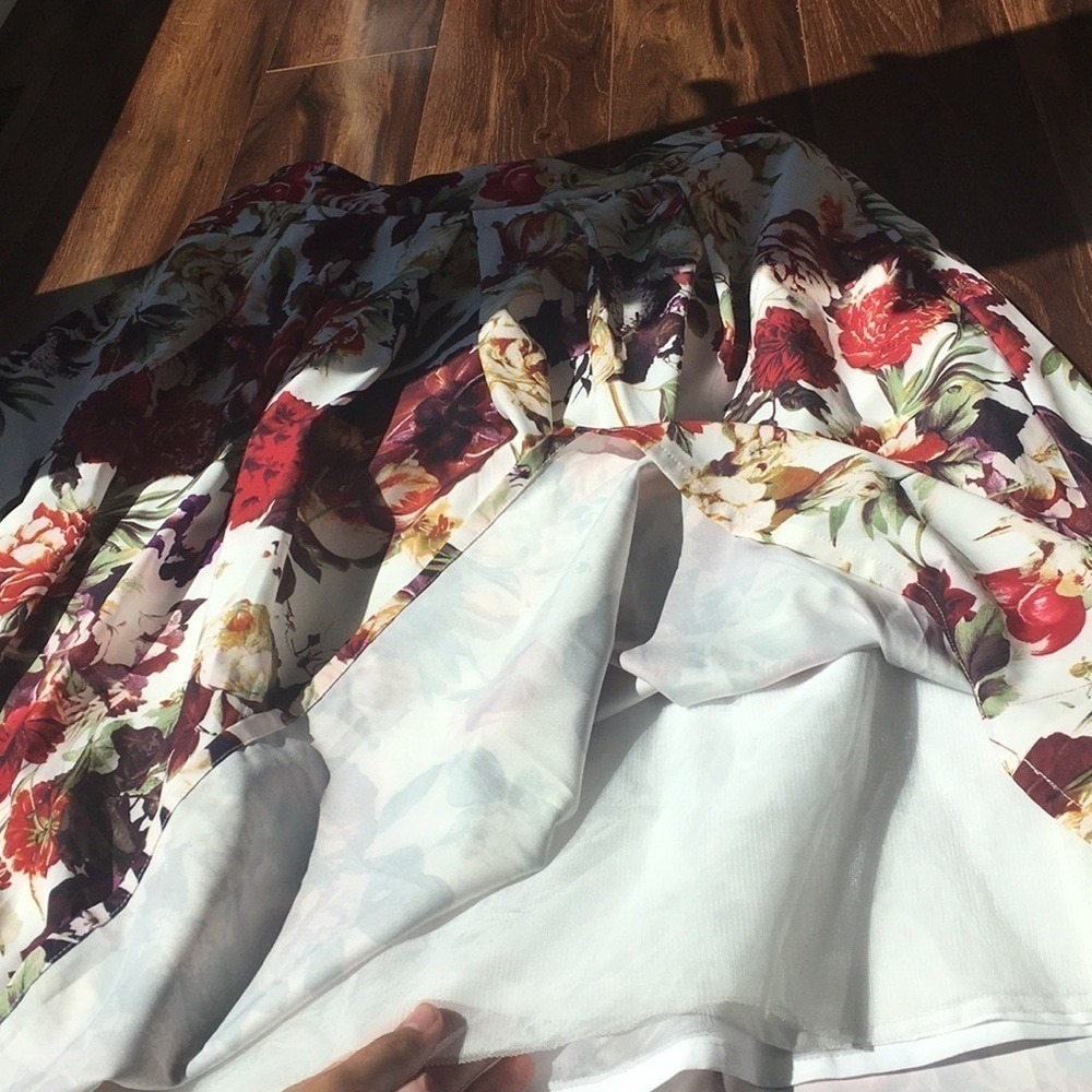 G by Giuliana Alice in Wonderland floral skirt Size 6 (12) - Picture 6 of 6